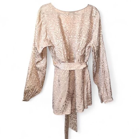 Torrid (2X) Jacquard Surplice Leopard Top - Shimmery Champagne Wrap Blouse - Picture 8 of 15